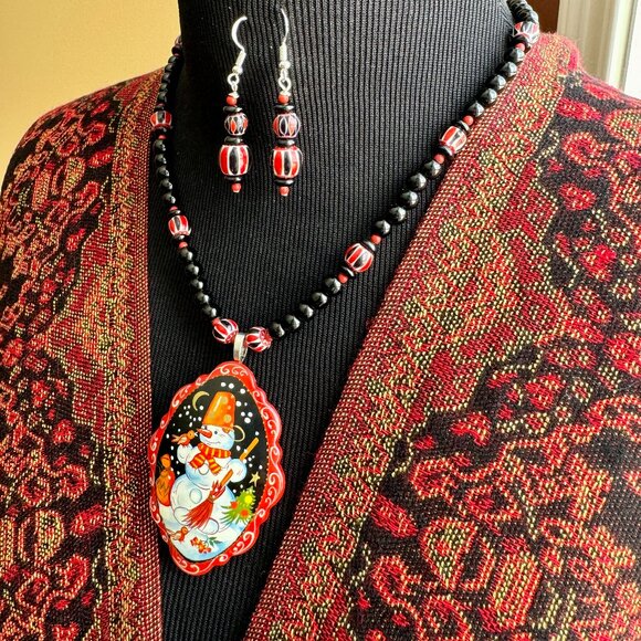 Hand-painted snowman on Russian black Lacquer made into a necklace. Seasonal Fun - Picture 10 of 12